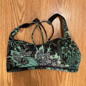Lululemon sports bra